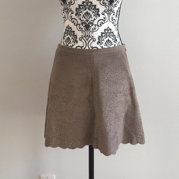 BCBG Maxazira vegan suede mini skirt - Picture 2 of 7